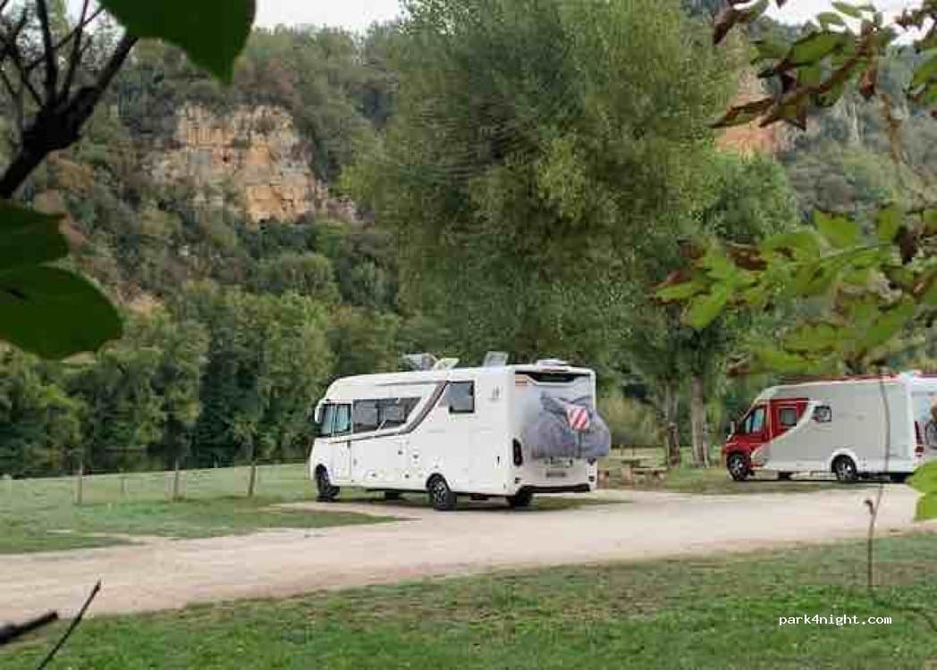 Aire de Camping Car Communal Saint Cirq Beach