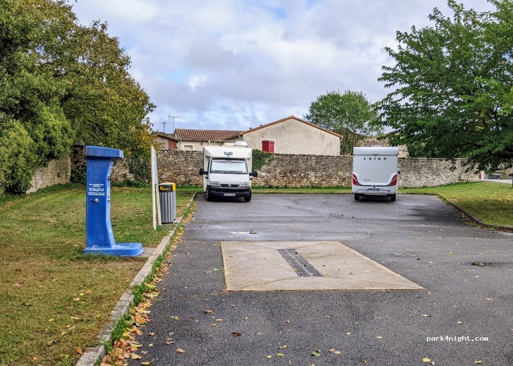 Aire de service camping-car 79800 Pamproux