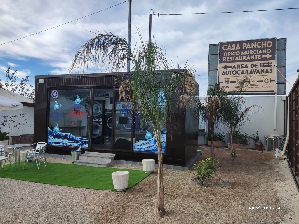 Área autocaravanas La Ñora