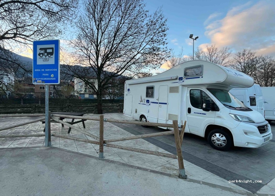 Area de autocaravanas y caravanas Camper