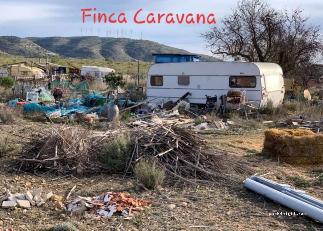 Área de autocaravanas Finca-Caravana