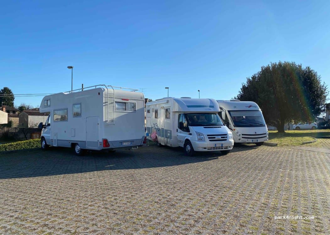 Area sosta attrezzata per camper