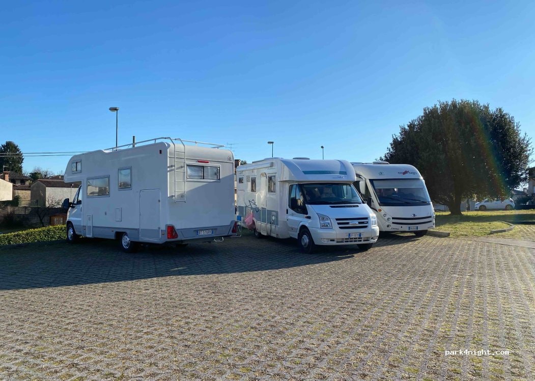 Area sosta attrezzata per camper