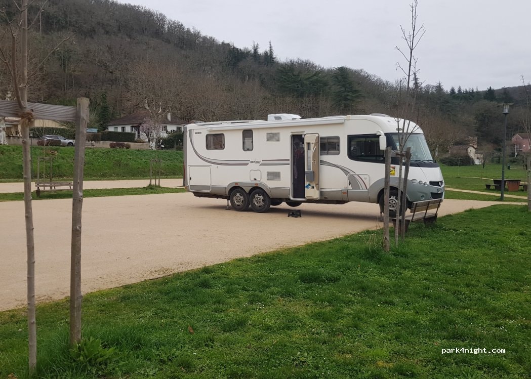 AREA CAMPING CAR