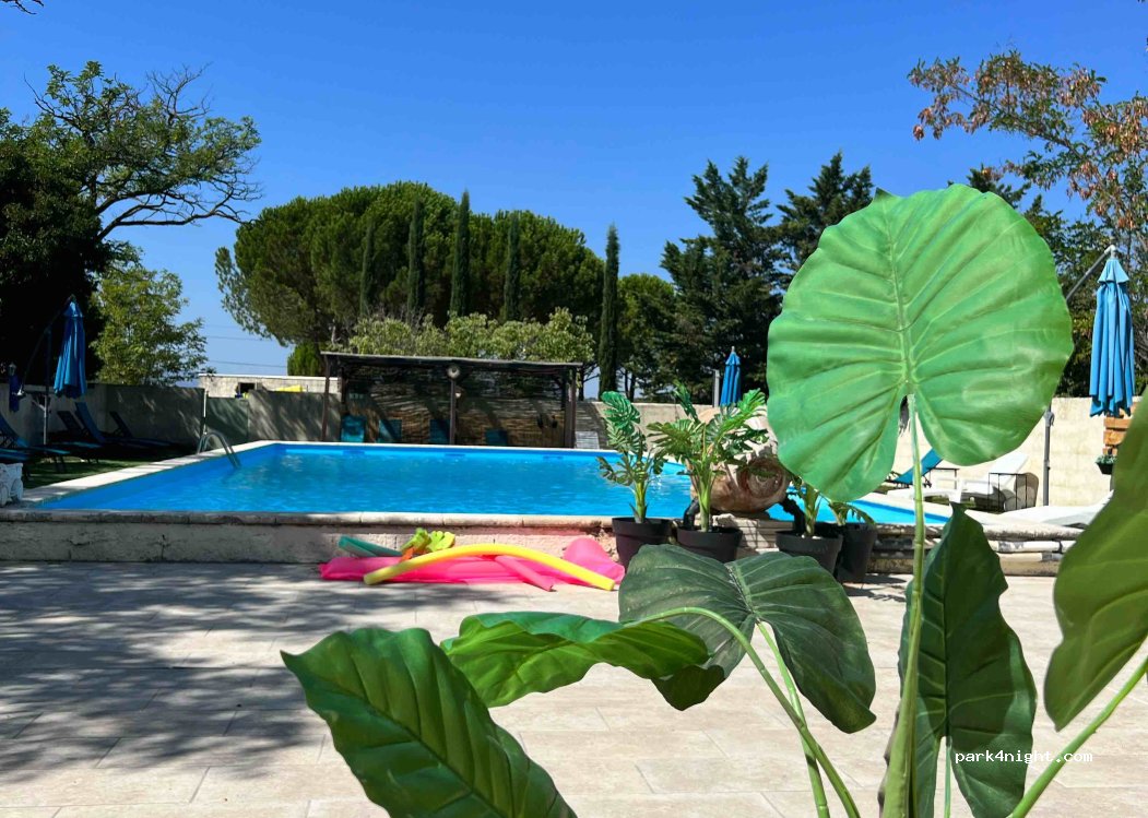 EMPLACEMENT CAMPING CAR LE CARINA APT