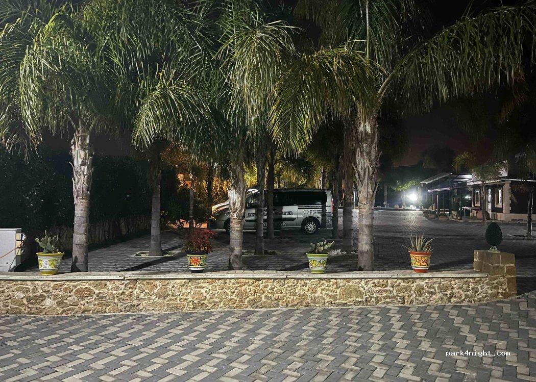 Area attrezzata Sosta Camper Siracusa (Caravan Garden)