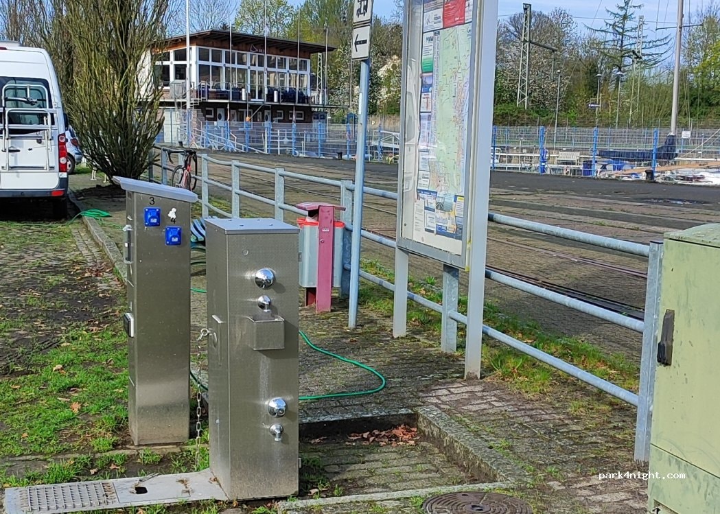 gepflasterter Reisemobilstellplatz