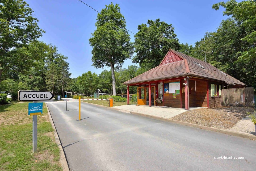 Aire de Camping-car Communale de Milly-la-Forêt