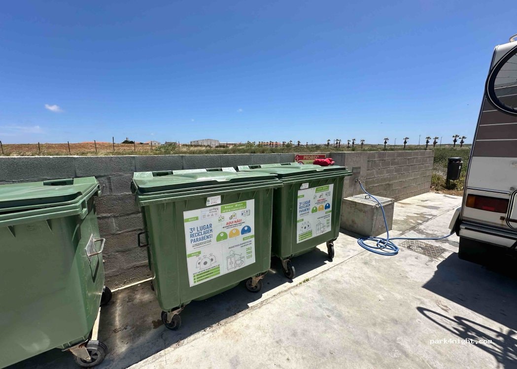 Camper parking Atouguia da Baleia