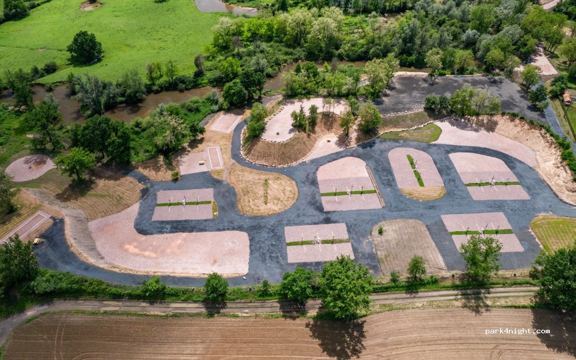 Aire de camping car la maison rouge