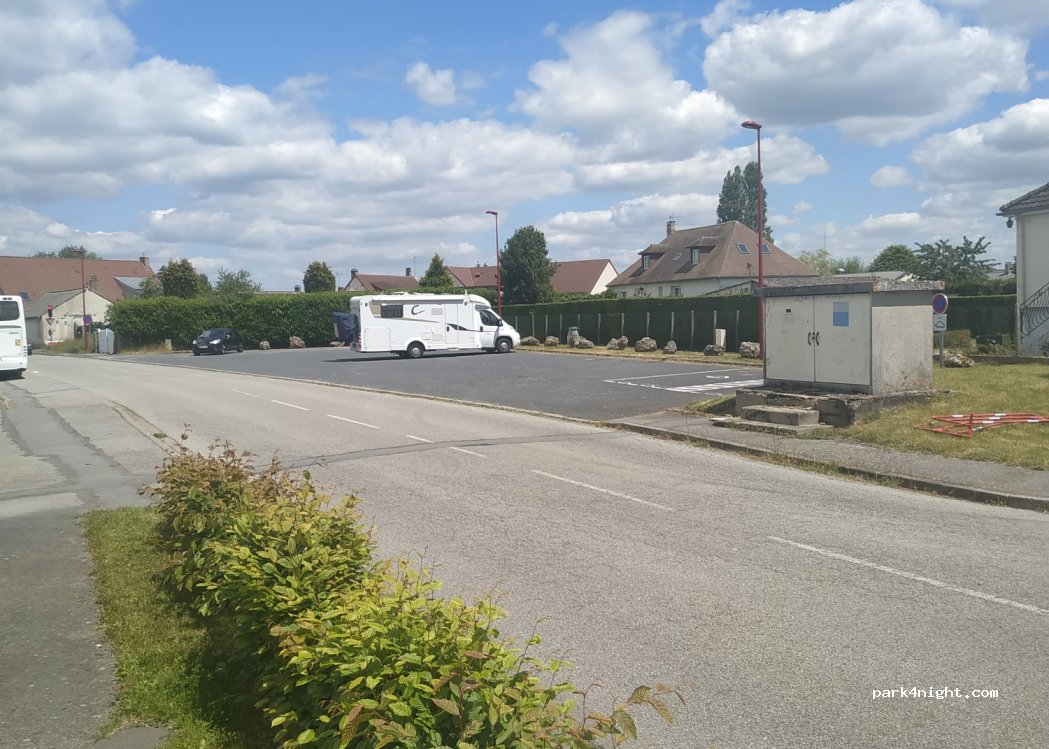 aire de services et stationnement camping cars 61300 Chandai