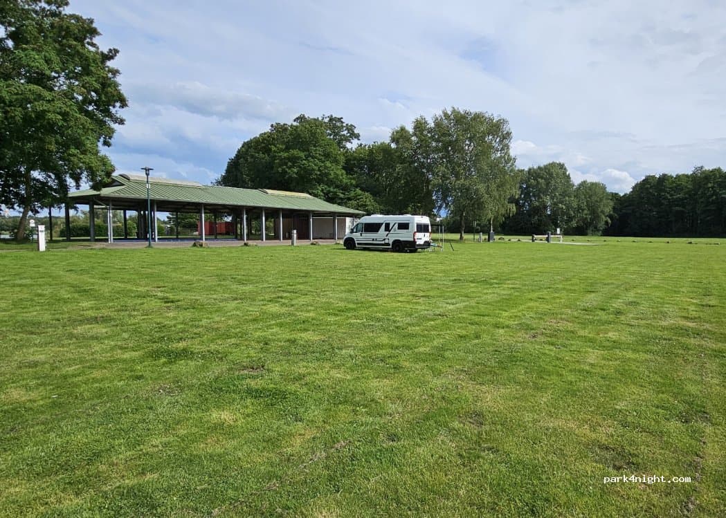 Reisemobil - Wiese Hartensbergsee, Reisemobilstellplatz