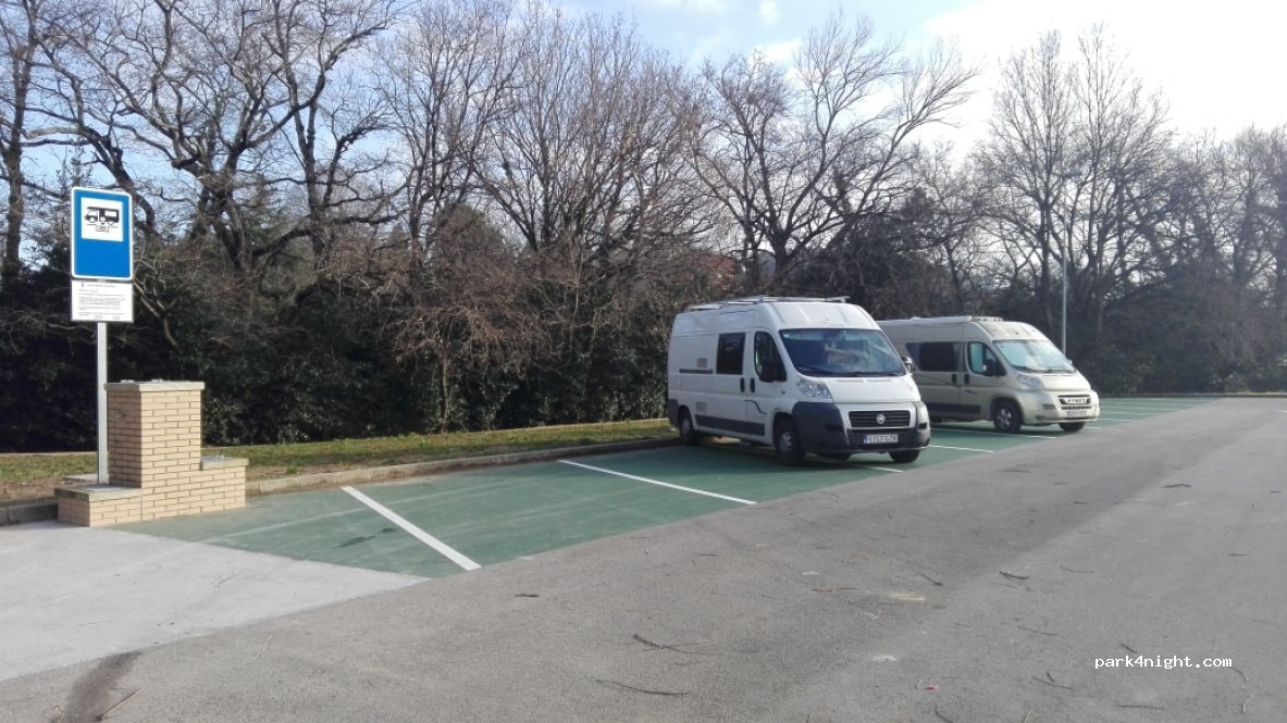 Área autocaravanas Puente San Miguel