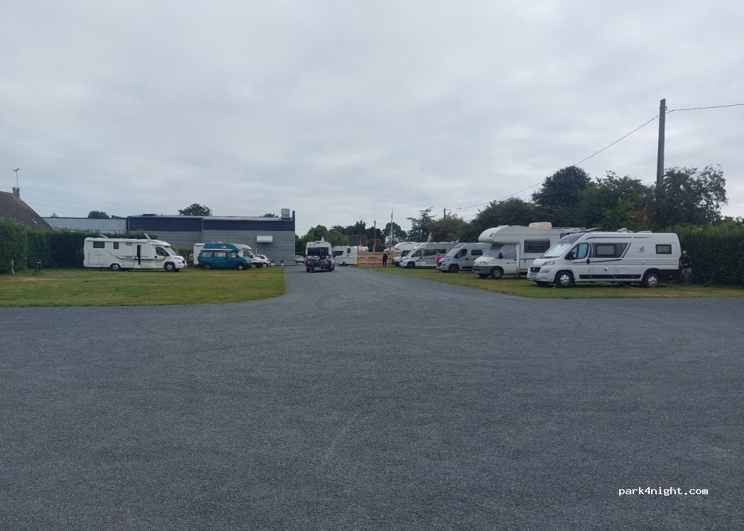 Área de autocaravanas Privada Garage Vally