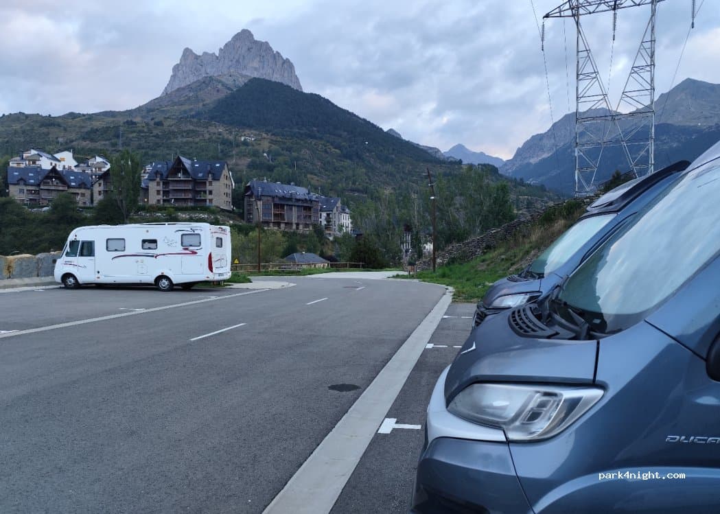 Área autocaravanas Sallent de Gállego