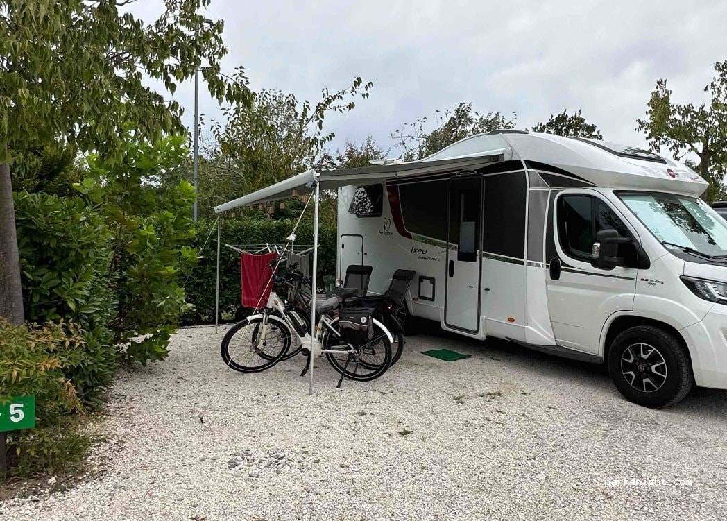 Camper Parking Area - The Beach - Desenzano Del Garda