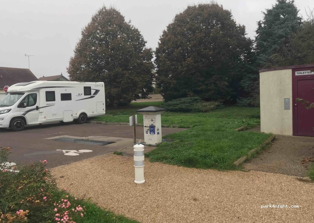 aire de services et stationnement camping cars 89100 Gron