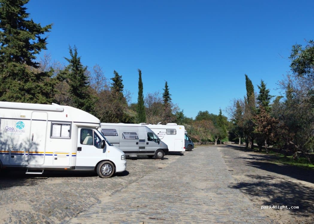 Parque Pernoita / Area de serviço Autocaravanas - Camper area
