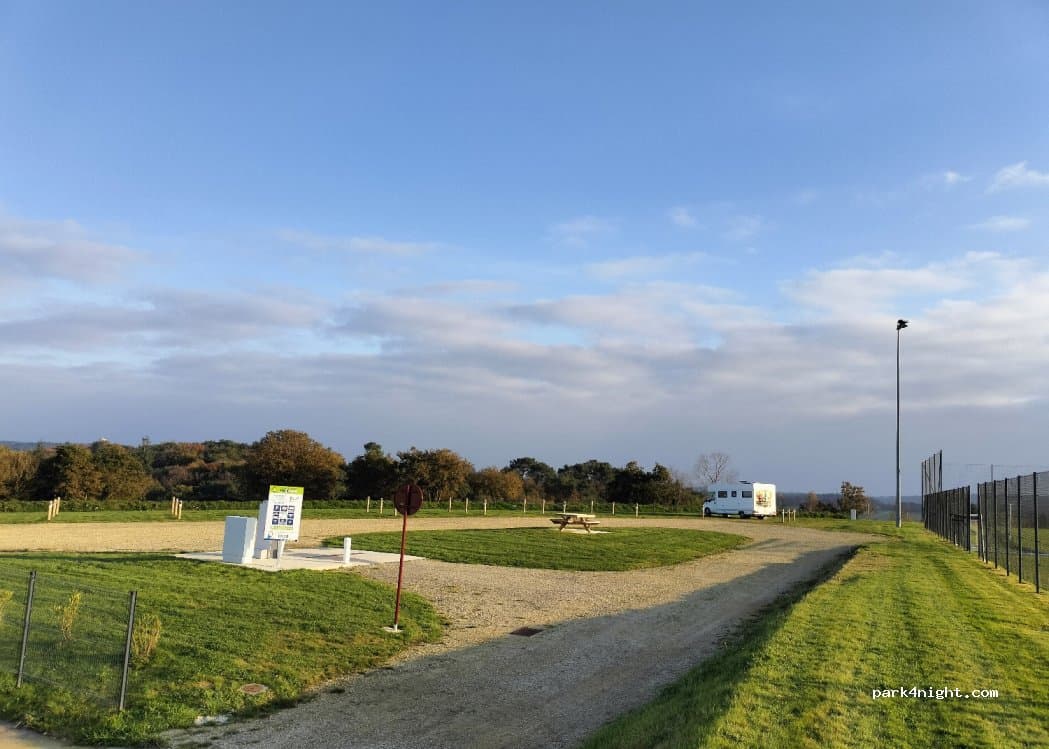 aire de services et stationnement camping-cars 56500 Plumelin