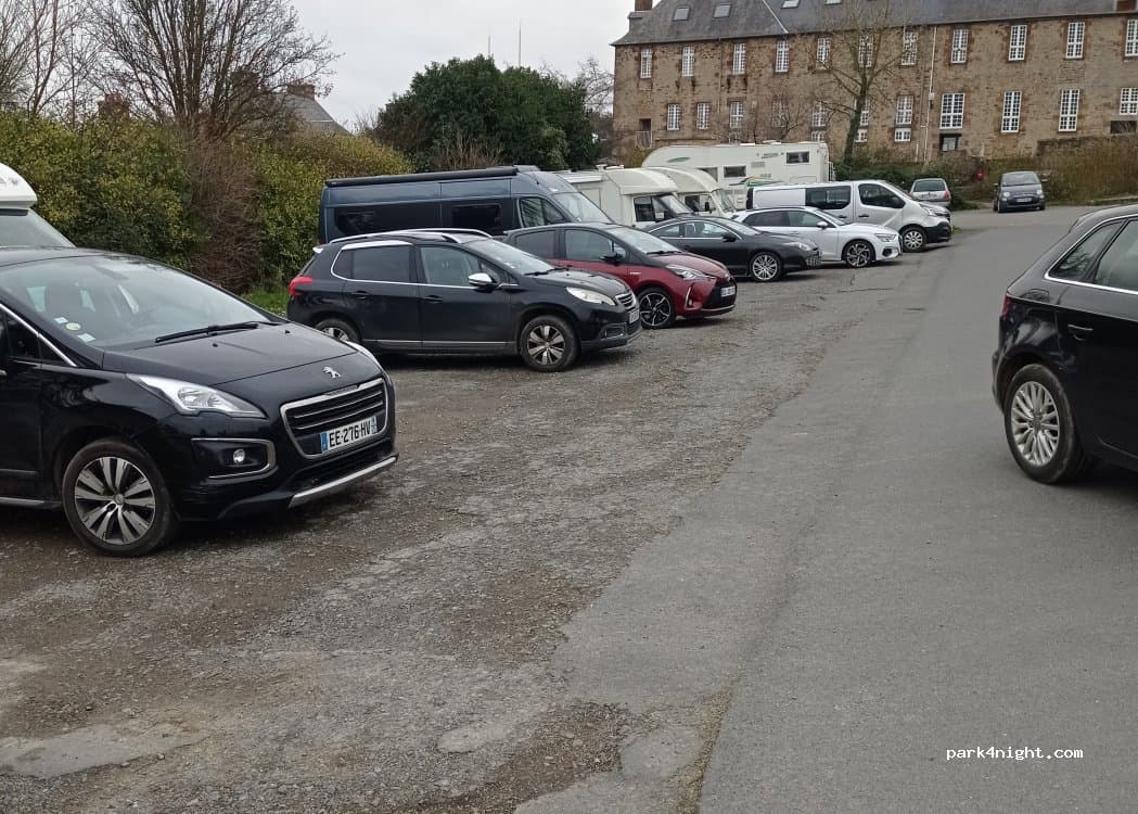 Aire d'étape et de service camping-cars