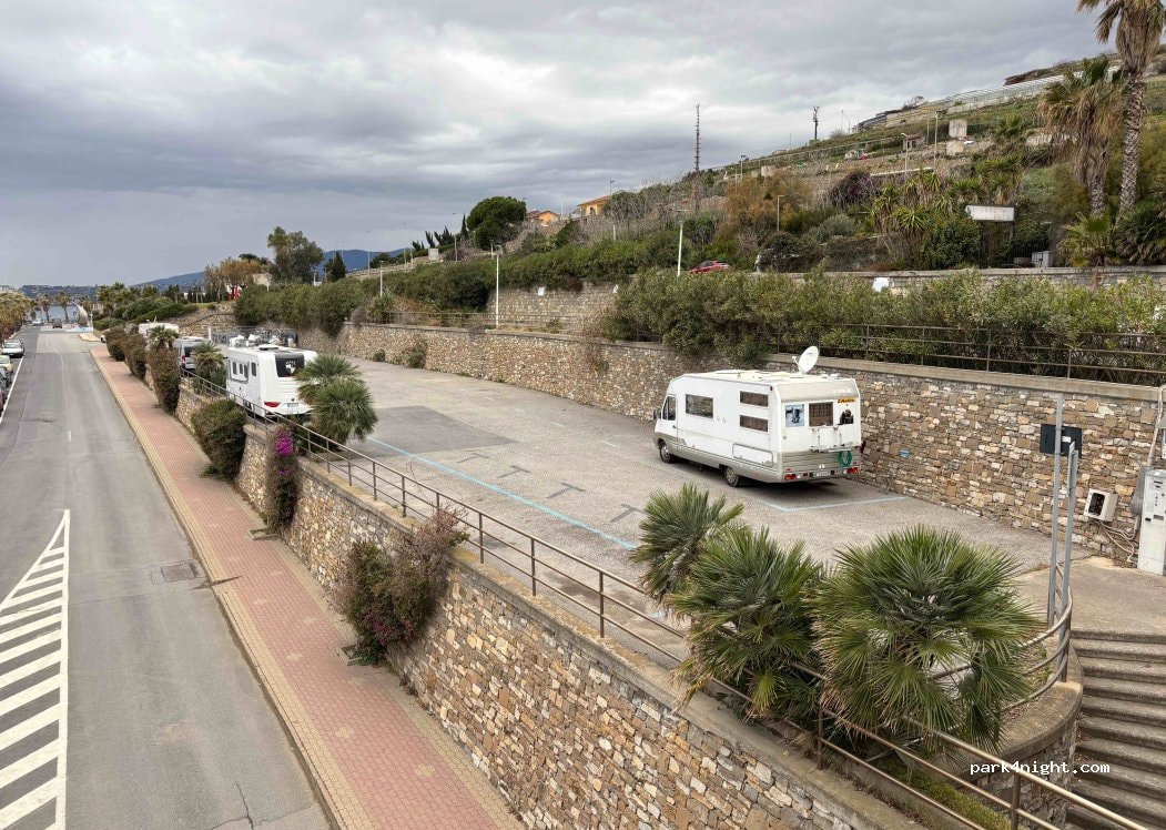 Camper Village - Campeggio a Santo Stefano al Mare