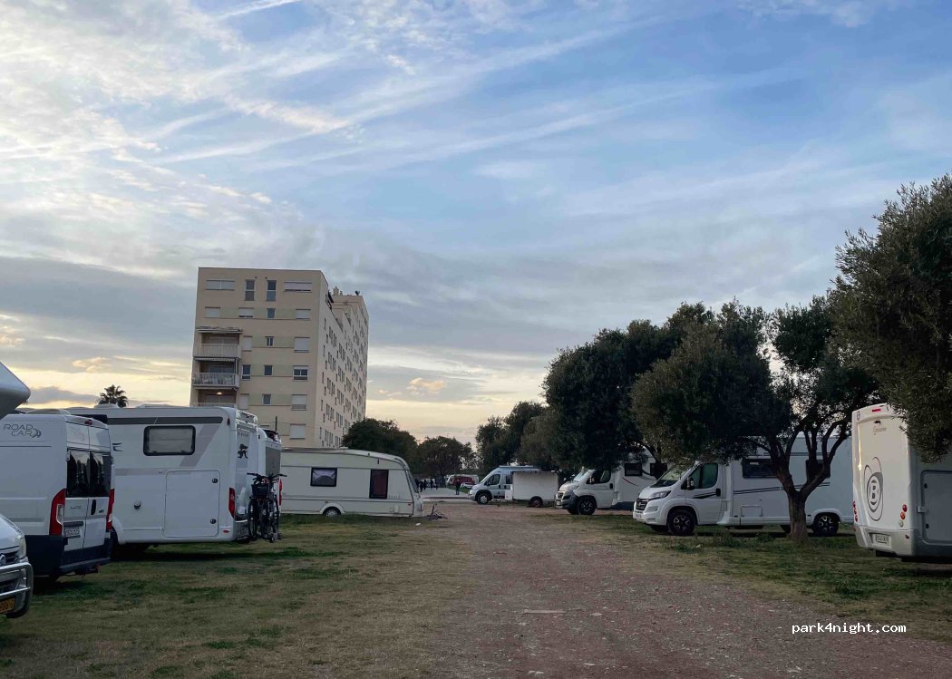 Área autocaravanas Farnals Playa