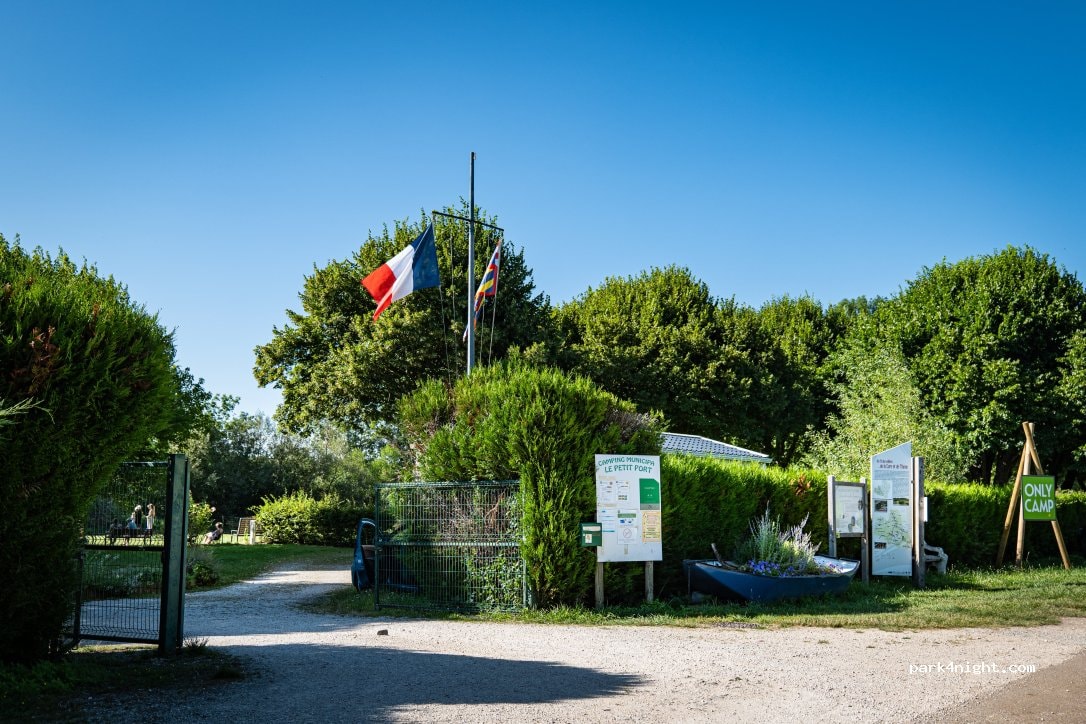 Aire de services et stationnement camping car 89600 Saint-Florentin