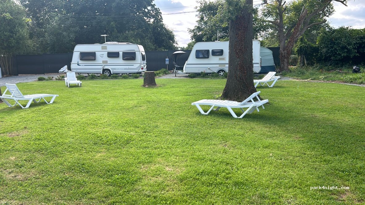 Womo parkp. vor Paris