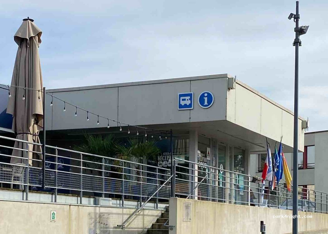 Aire d'accueil payante pour autocaravanes