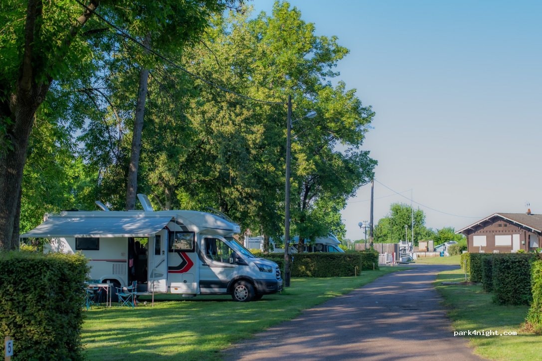 Aire de camping-car,Gray