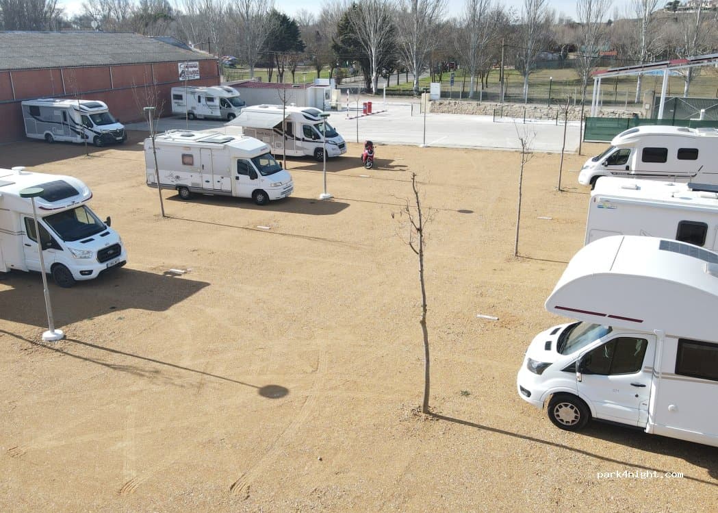 ÁREA DE AUTOCARAVANAS "Villares de la Reina" Áreas ACampa