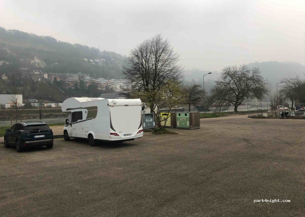 Area Sosta Camper Parcheggio H24 76100 Rouen