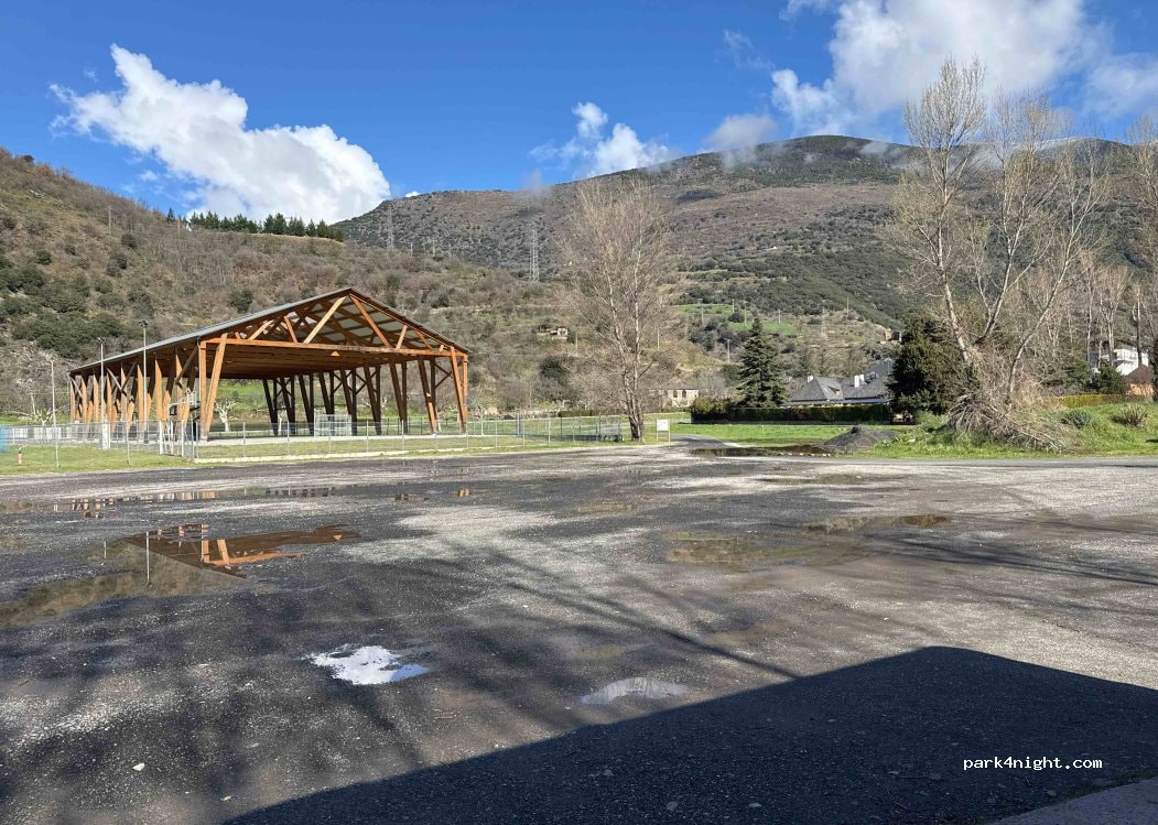 Área autocaravanas Rialp