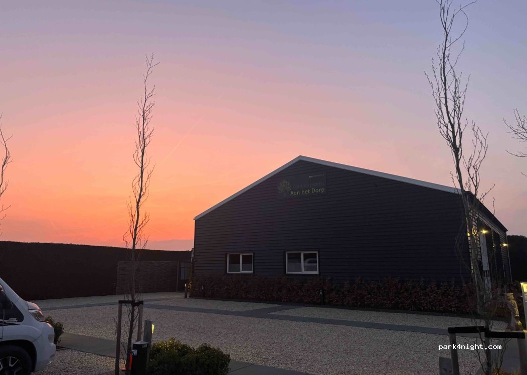 Camperplaats Aan Het Dorp