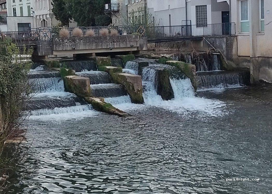 aire de services et stationnement camping cars 52300 Joinville