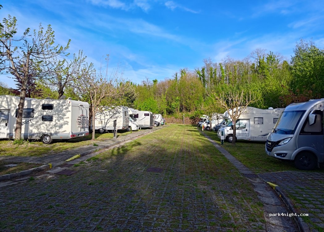 Sosta Camper Napoli - Parco Dei Camaldoli