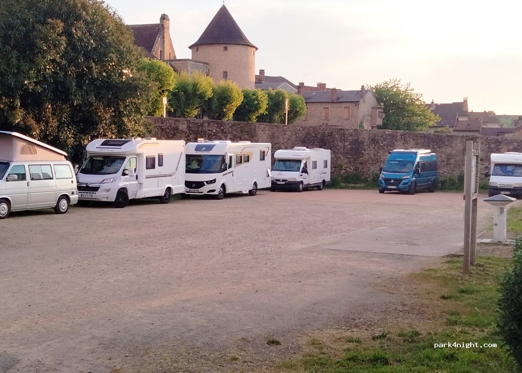Aire de camping-car Bourganeuf
