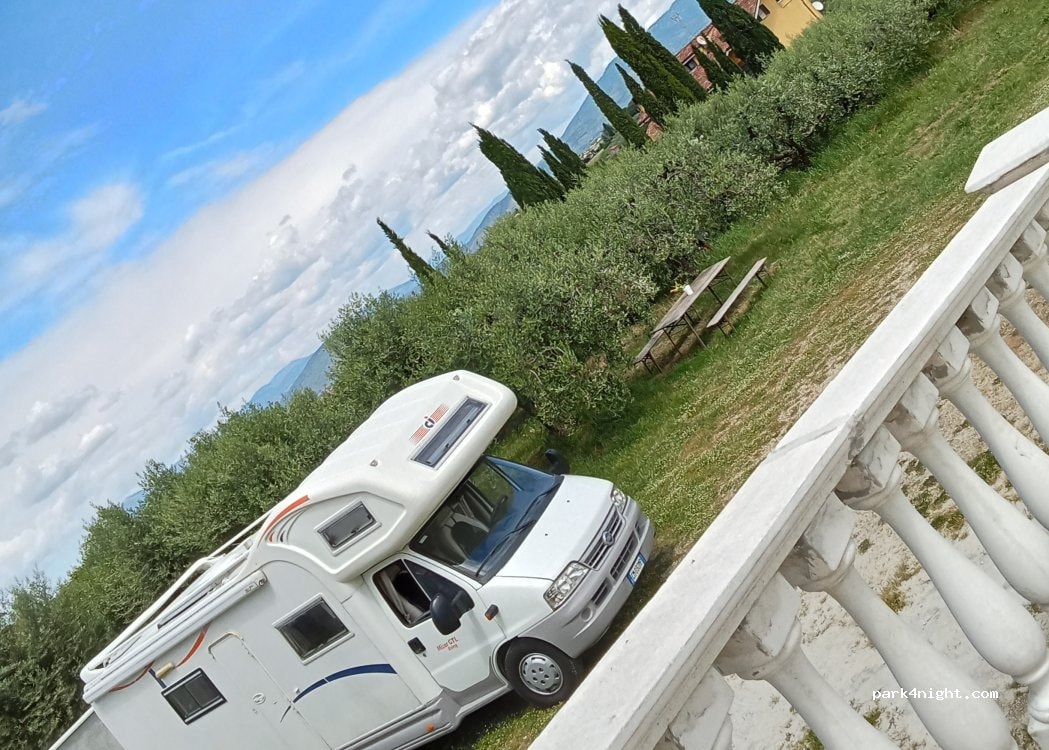 Area sosta camper dentro al Parcheggio dell’Uliveto