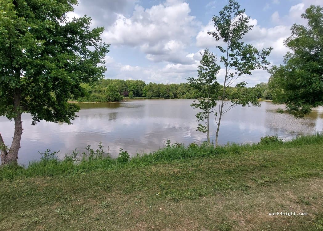 aire de services et stationnement camping car 45220 Douchy-Montcorbon