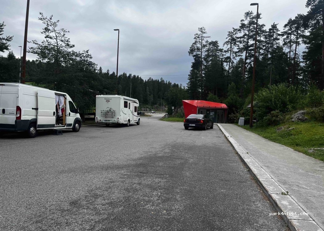 Wohnmobil- und Wohnwagenstellplatz 2074