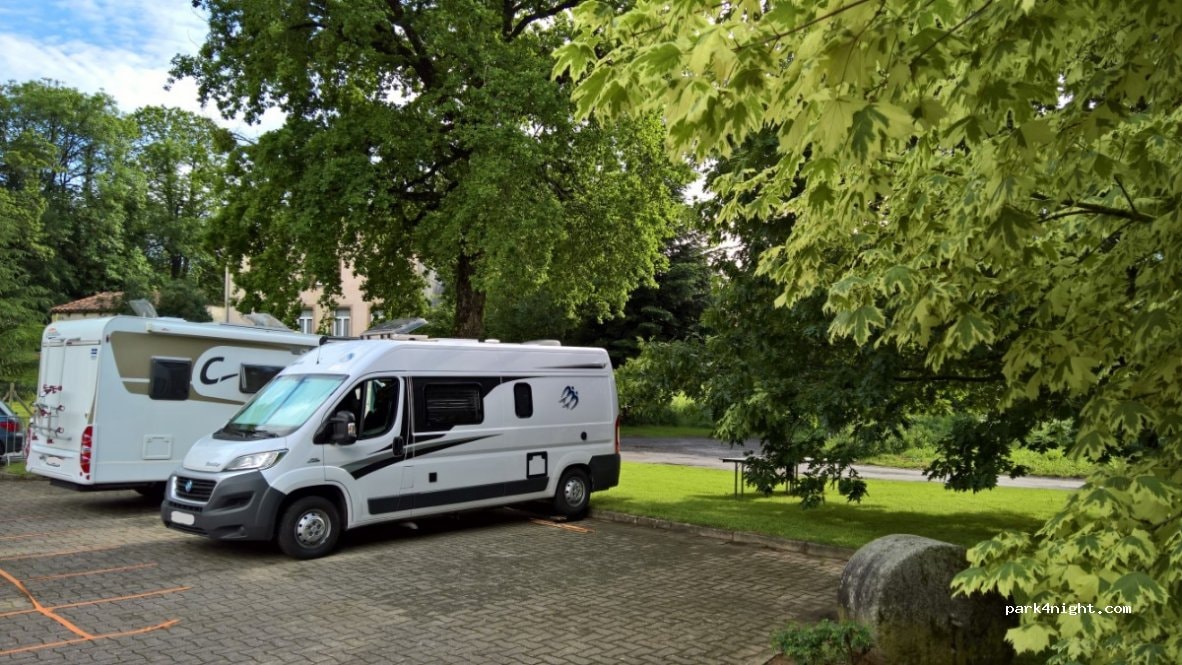 AIRE DE SERVICES ET STATIONNEMENT CAMPING CAR 81120 Mont-Roc