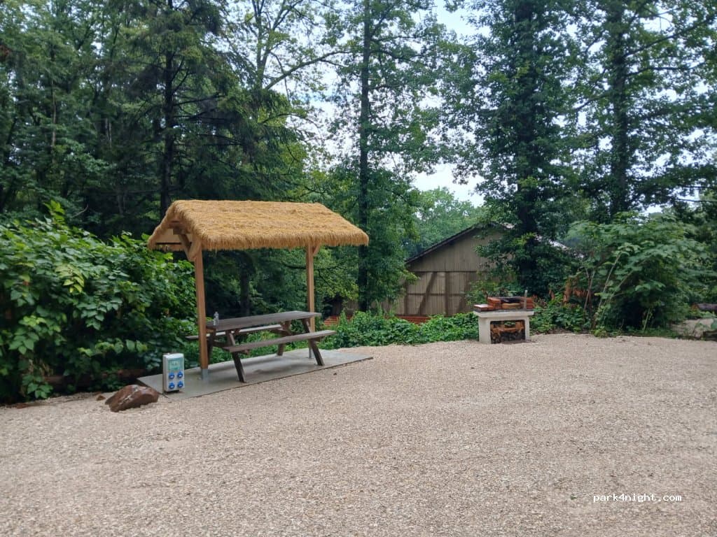 Domaine du Haut des Bluches : camping, chalets, hôtel