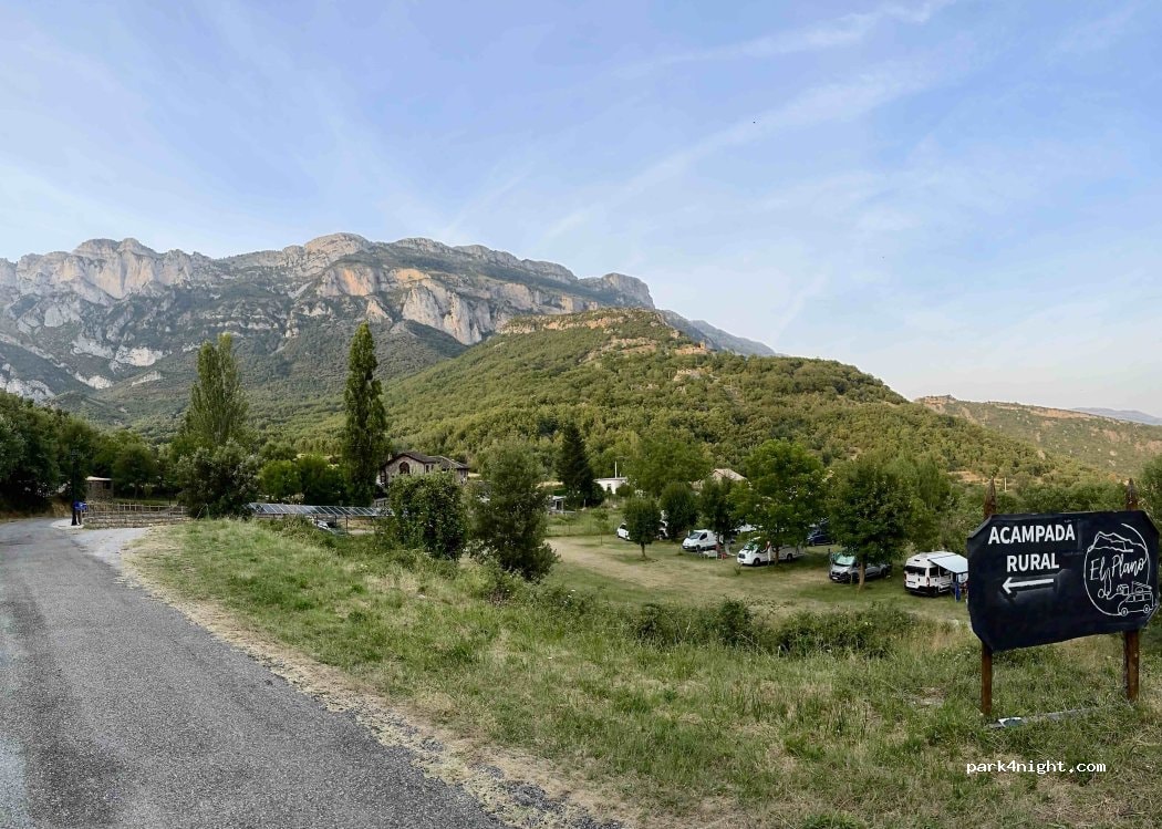 Acampada rural y área de autocaravanas El Plano