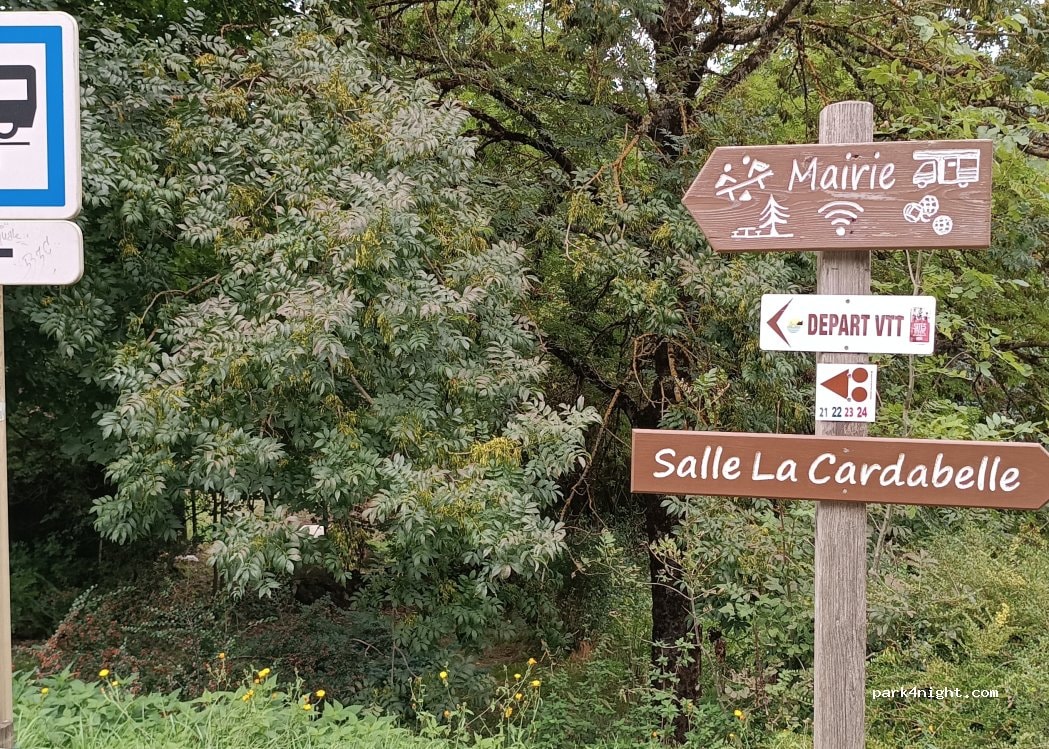 Aire de Camping car "Les Rives"