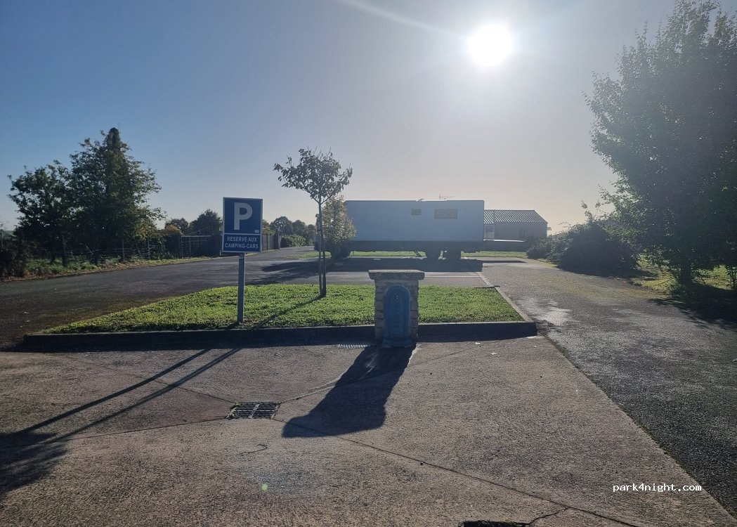 Aire de camping-car CHEY
