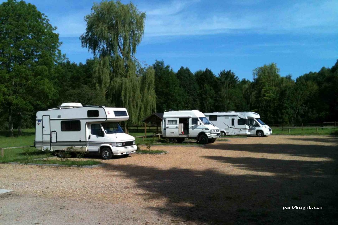 Aire Camping-car - Notre-Dame-de-Courson