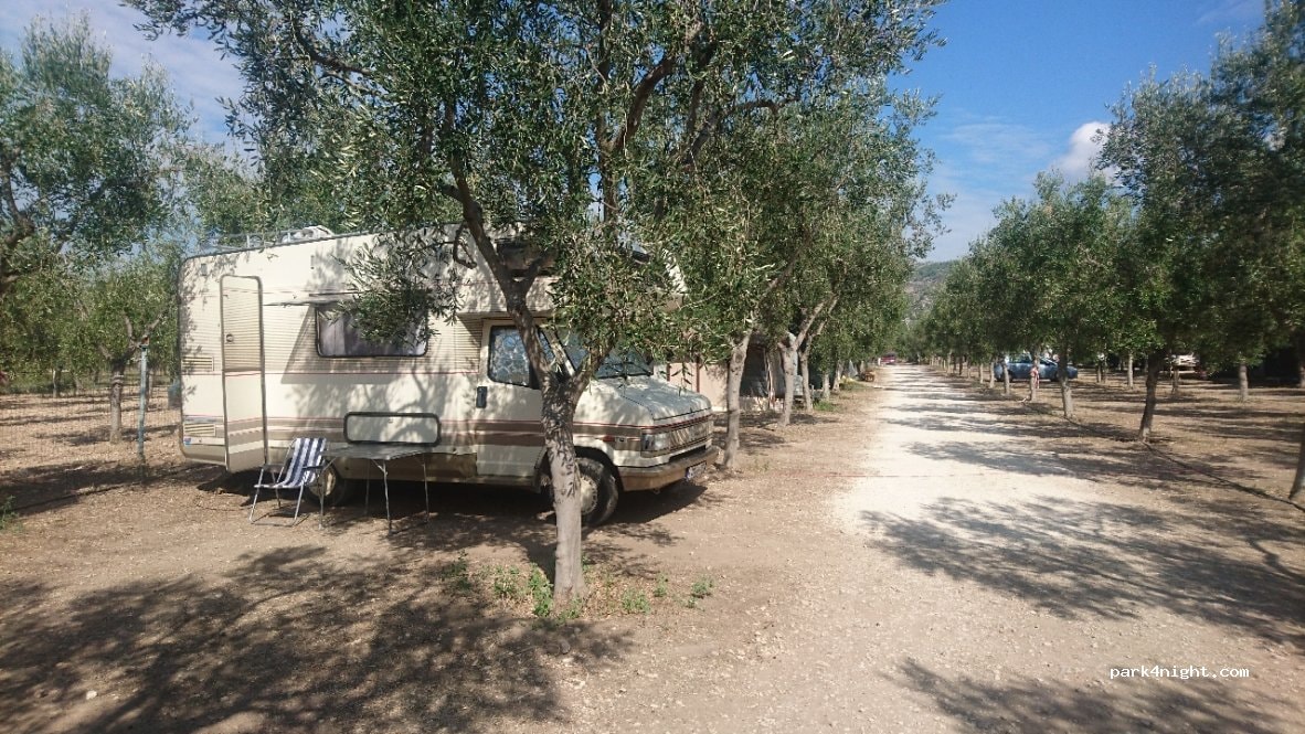 Area sosta camper e Parcheggio Mare Azzurro