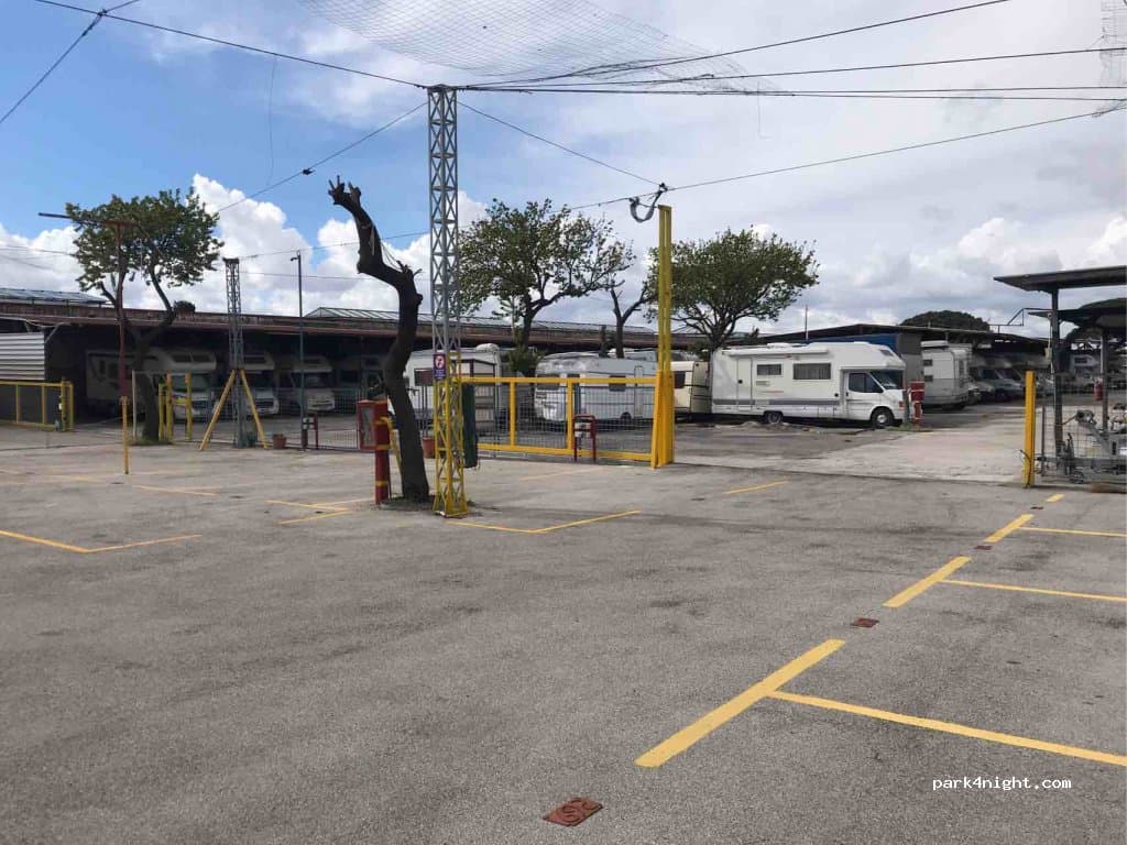 AREA DI SOSTA CAMPER E ROULOTTE PORTICI- ERCOLANO - LA BOUTIQUE DEL CAMPEGGIATORE SRL