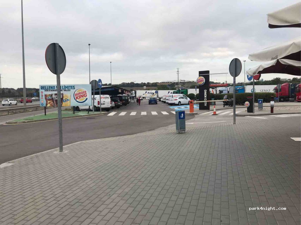 Parking Furgo Caravanas Santiga