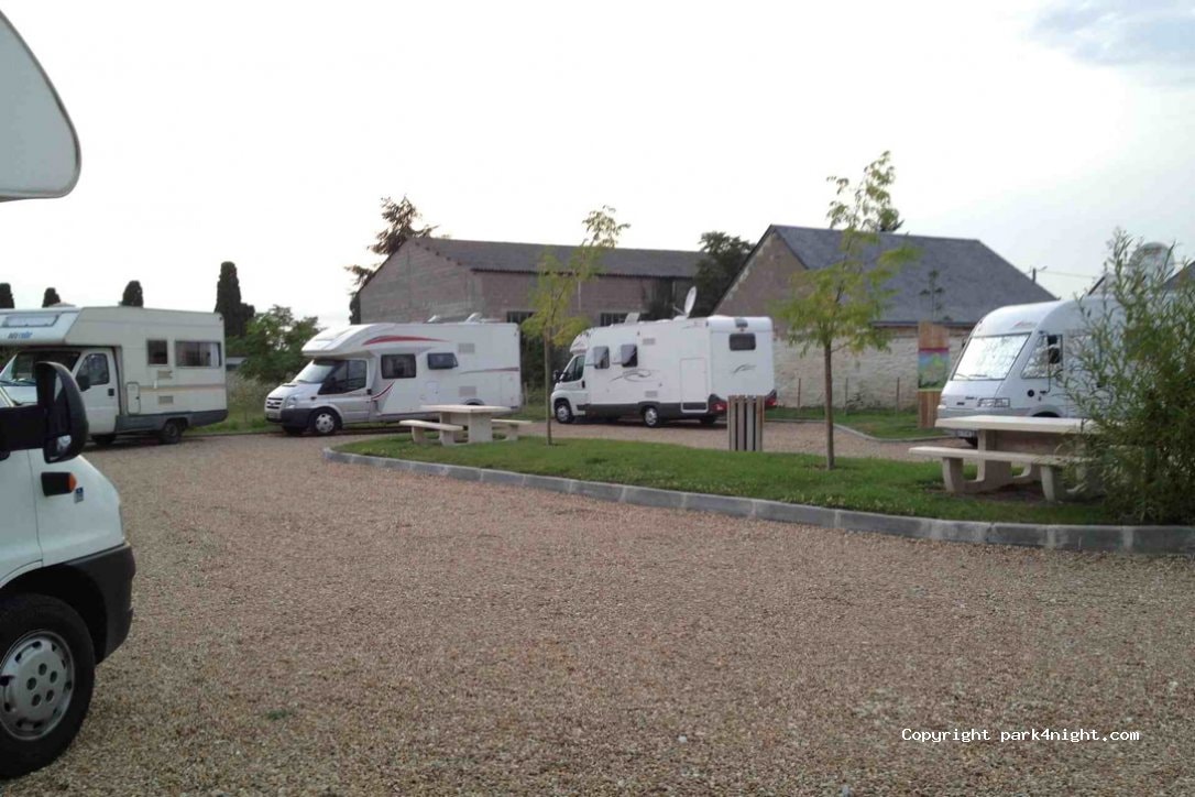aire de camping car CHOUZÉ-SUR-LOIRE
